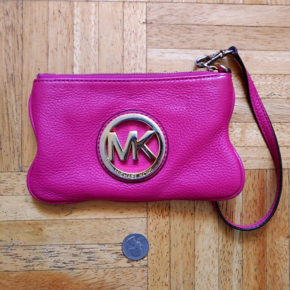 Hotlink Michael Kors wristlet